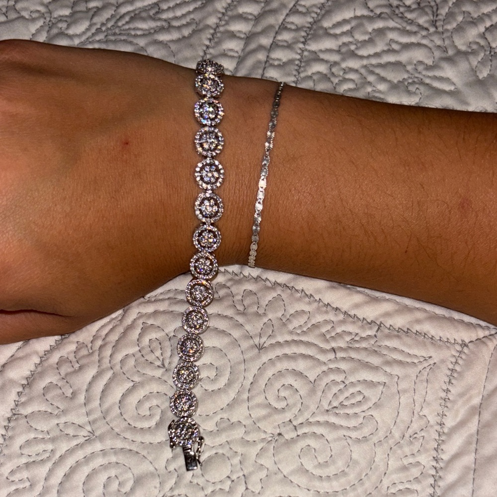 Dazzling Silver Bracelet with Crystal Details